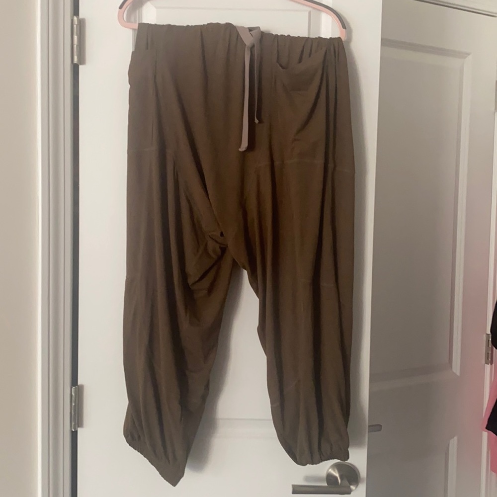Free People Athletica harem pants in army green. Size L. Never worn.